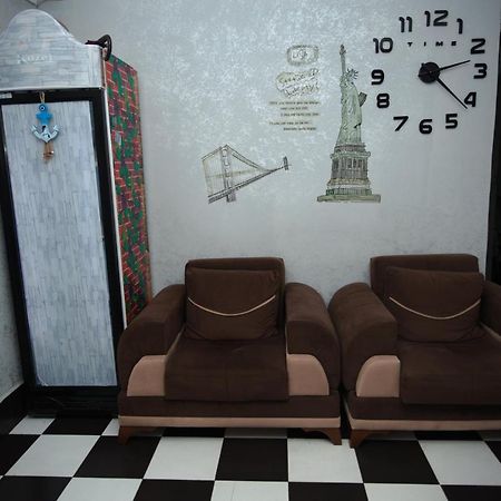 Hostel California Batumi Luaran gambar