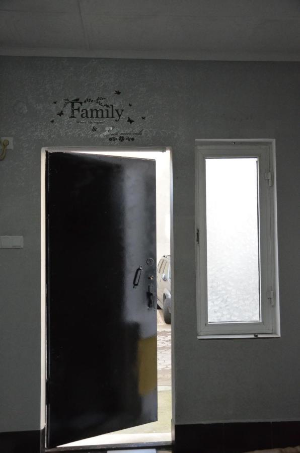 Hostel California Batumi Luaran gambar