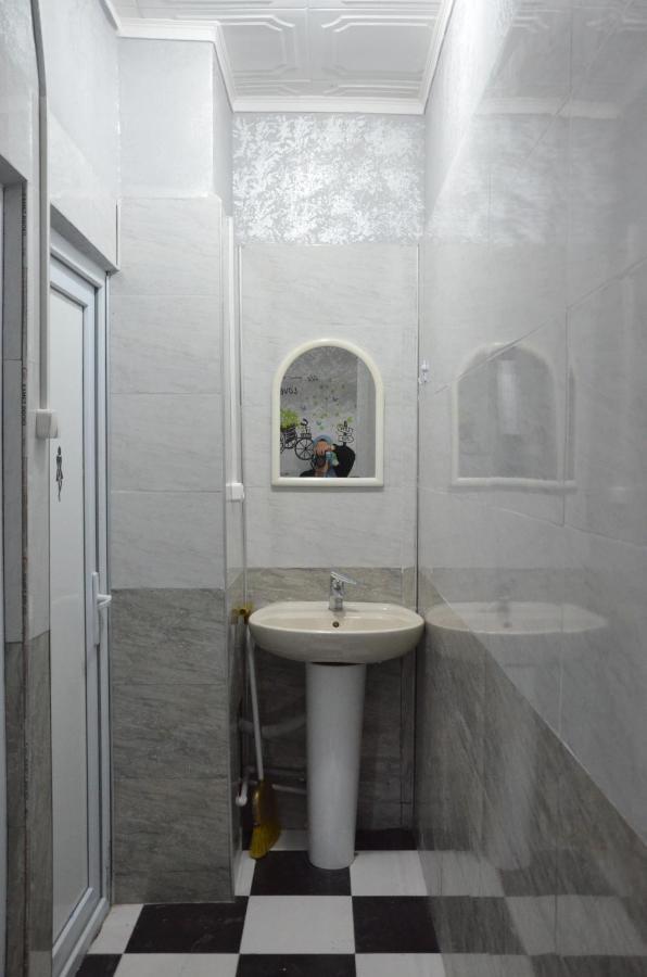 Hostel California Batumi Luaran gambar