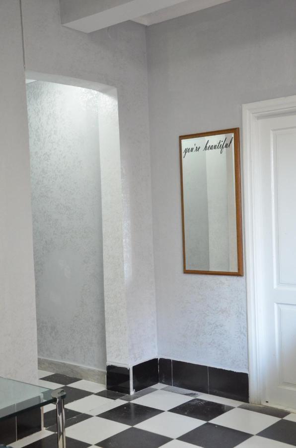 Hostel California Batumi Luaran gambar