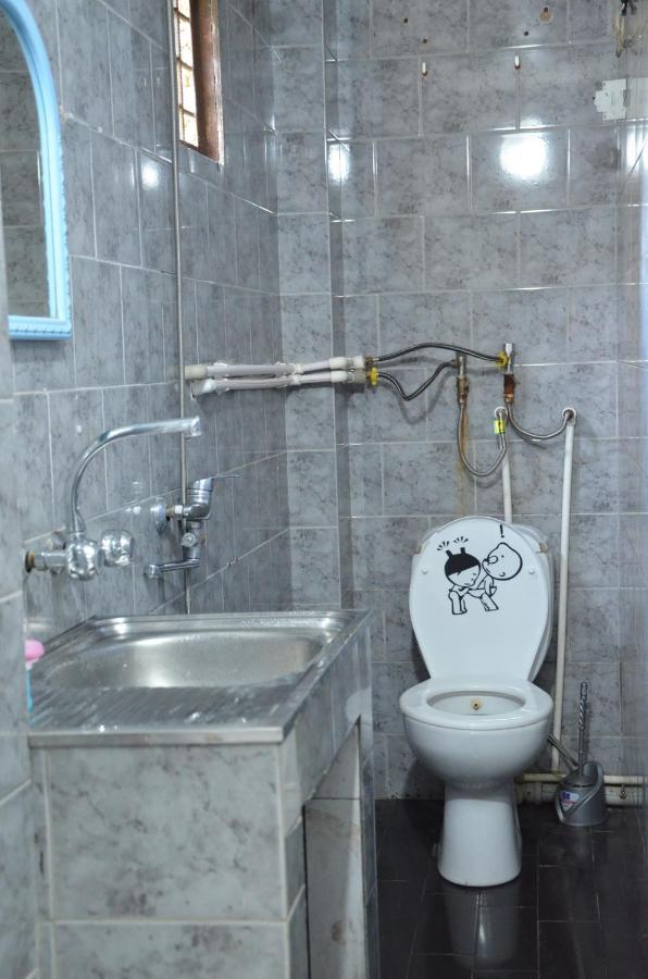 Hostel California Batumi Luaran gambar