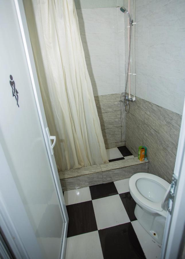 Hostel California Batumi Luaran gambar
