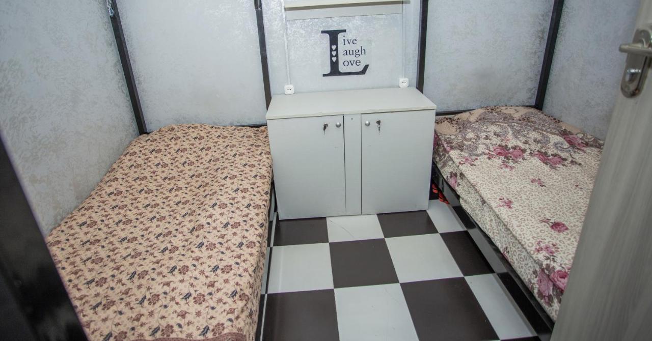 Hostel California Batumi Luaran gambar