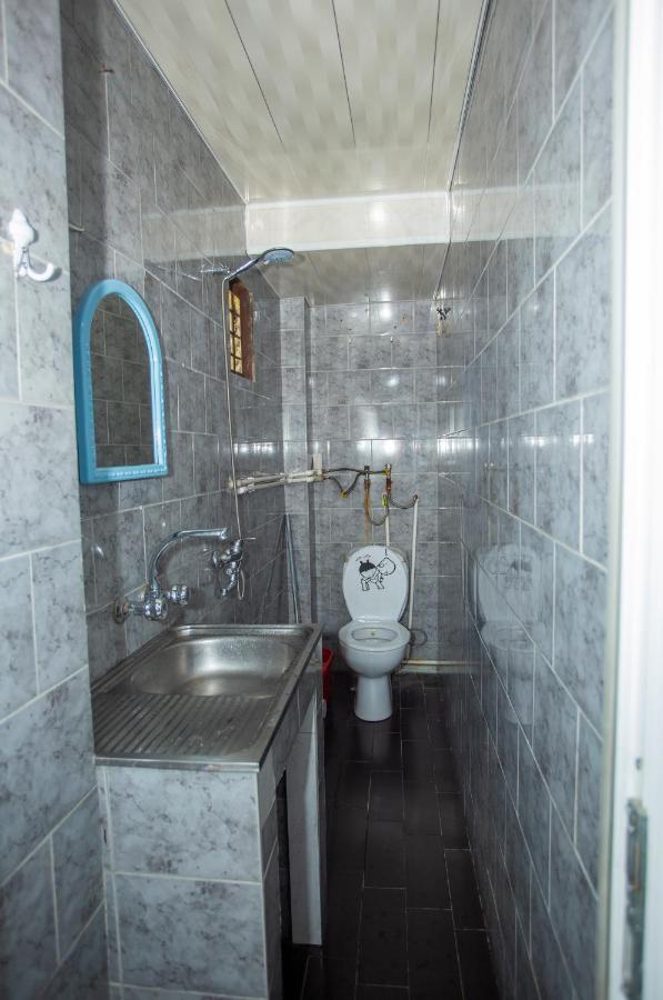 Hostel California Batumi Luaran gambar