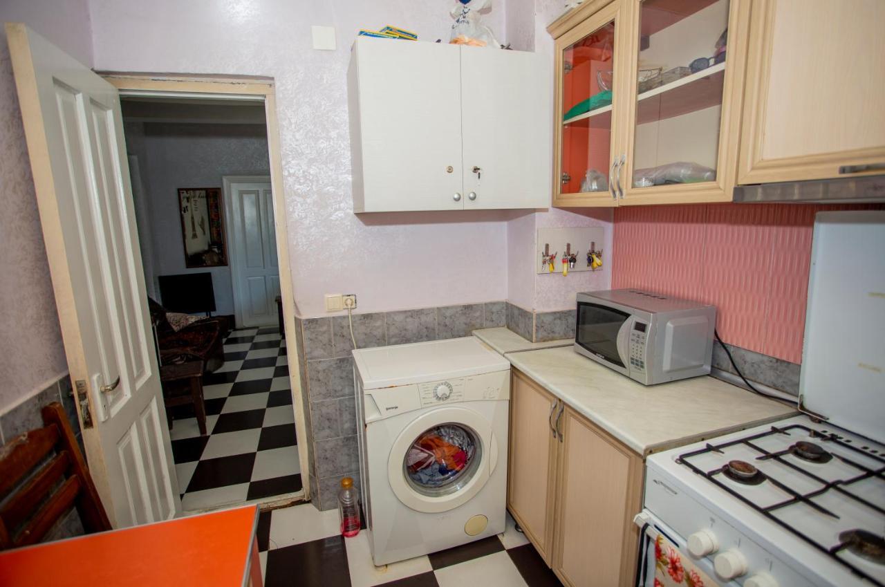 Hostel California Batumi Luaran gambar
