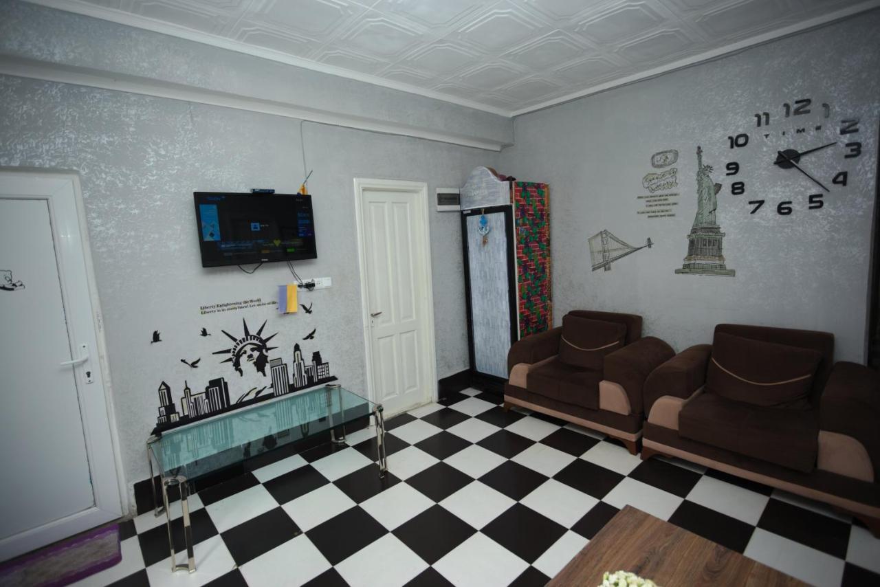 Hostel California Batumi Luaran gambar
