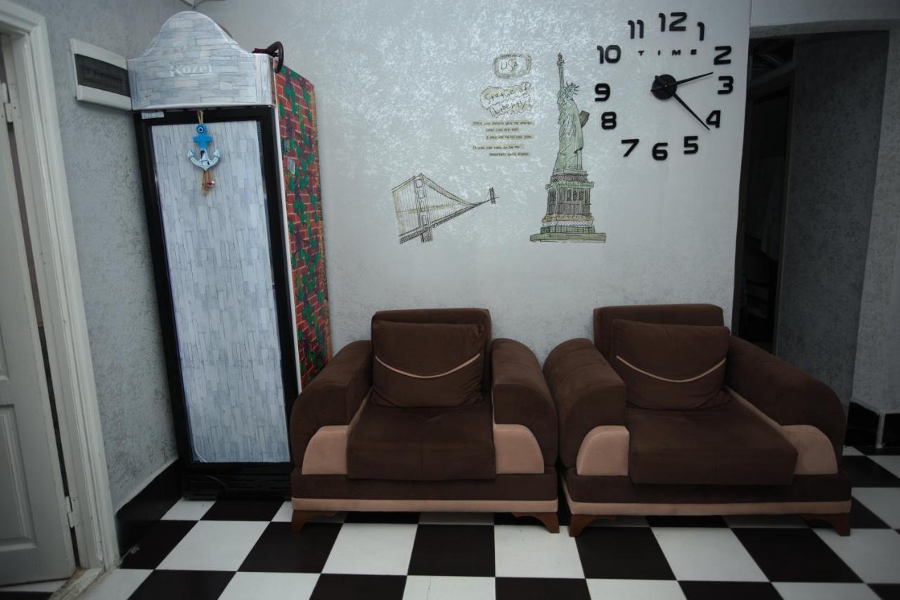 Hostel California Batumi Luaran gambar